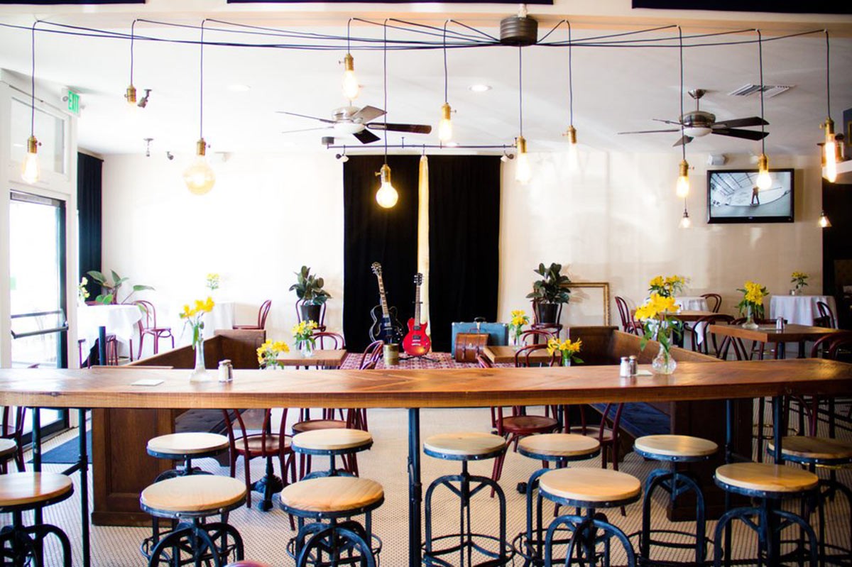 the roxy encinitas restaurant interior