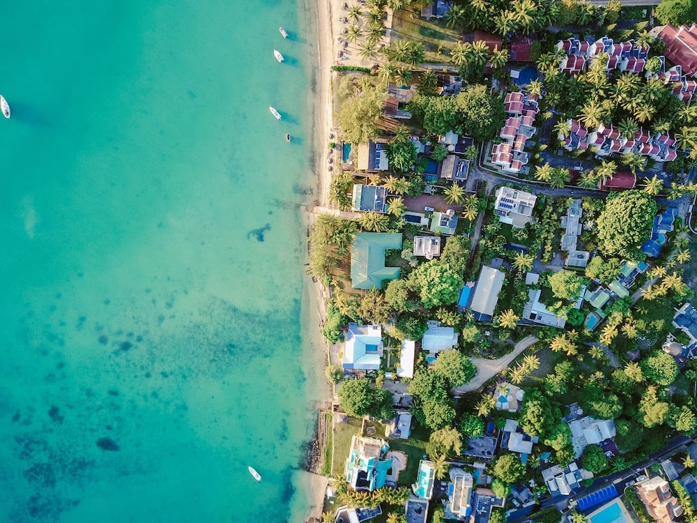 25 Best Honeymoon Destinations Around The World (And Where To Stay)